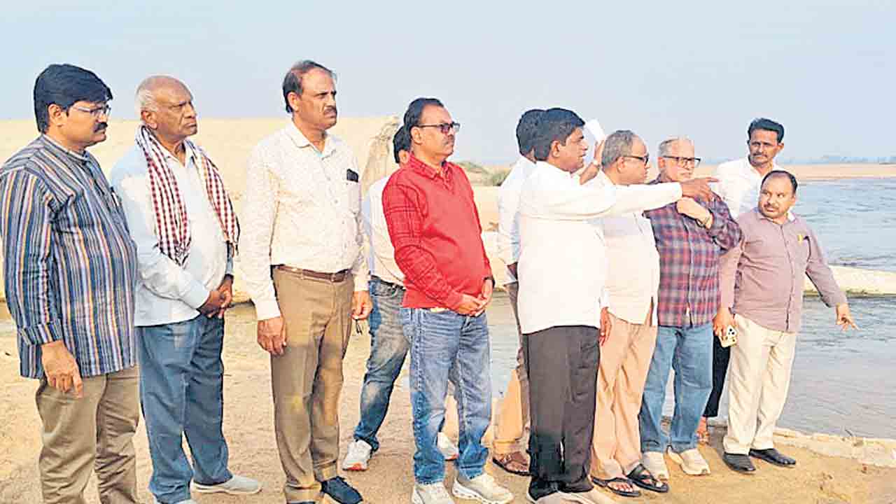 తనుగుల చెక్‌డ్యామ్‌ ముమ్మాటికీ పేల్చివేతే.. పరిశీలించిన నిజ నిర్ధారణ కమిటీ