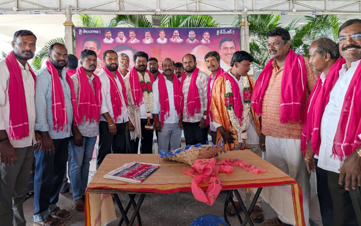 Ramannapet : బీఆర్ఎస్‌లోకి బోగారం గ్రామ కాంగ్రెస్ శ్రేణులు