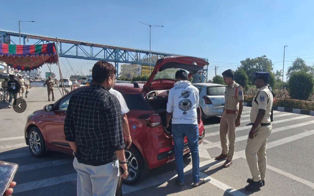 Bibinagar : కొండమడుగు మెట్టు వద్ద ముమ్మరంగా వాహన తనిఖీలు