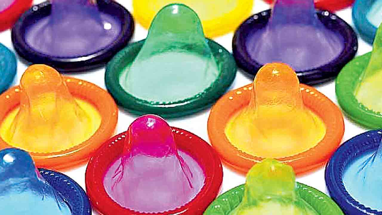 జనాభాను పెంచేందుకు చైనా కండోమ్‌ ట్యాక్స్‌