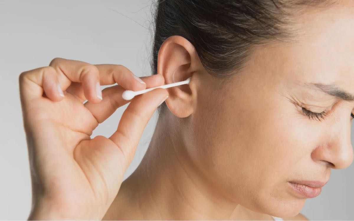 Cotton Swabs | చెవుల‌ను శుభ్రం చేసేందుకు వీటిని వాడుతున్నారా..? అయితే జాగ్ర‌త్త‌..!