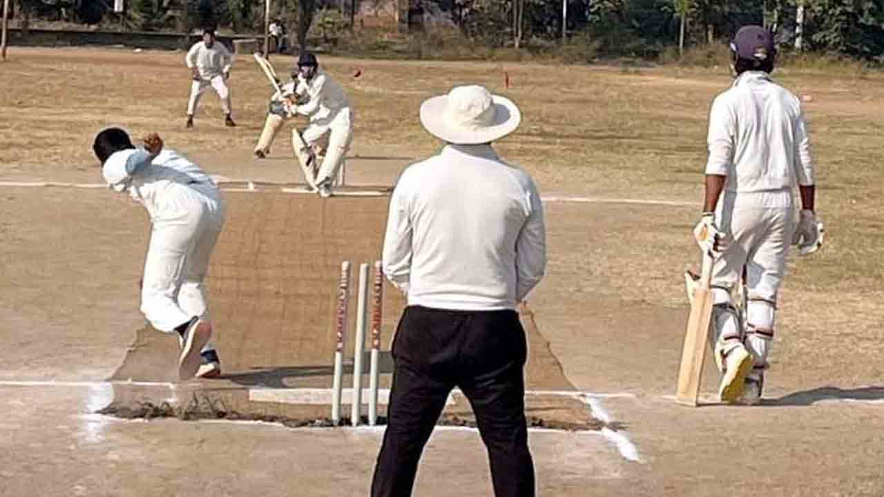 Cricket tournament | ఆర్ట్స్​ అండ్‌ సైన్స్​‍ కాలేజీలో ఇంటర్‌ కాలేజీ క్రికెట్‌ టోర్నమెంట్‌ ప్రారంభం
