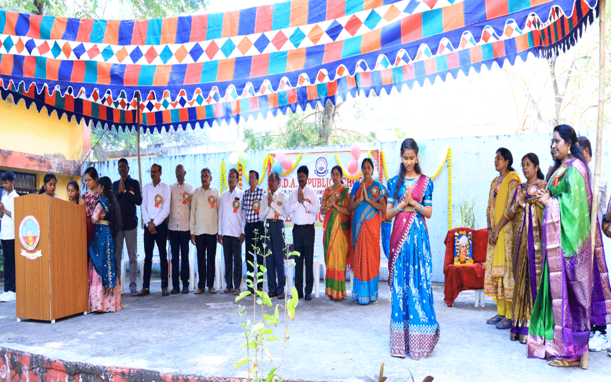 Karepally : డీఏవీలో ఘనంగా పూర్వ విద్యార్థుల సమ్మేళనం