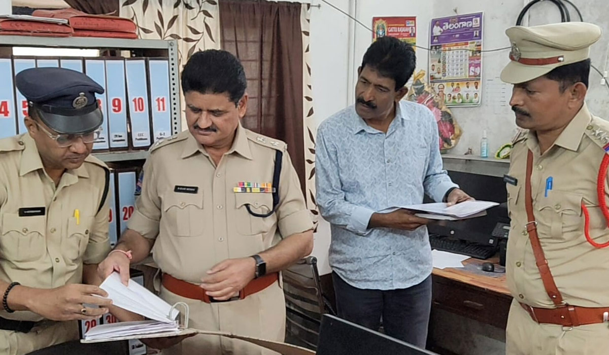 Inspection | పెద్దపల్లి పోలీస్ స్టేషన్ ను ఆకస్మికంగా తనిఖీ చేసిన డీసీపీ రాంరెడ్డి