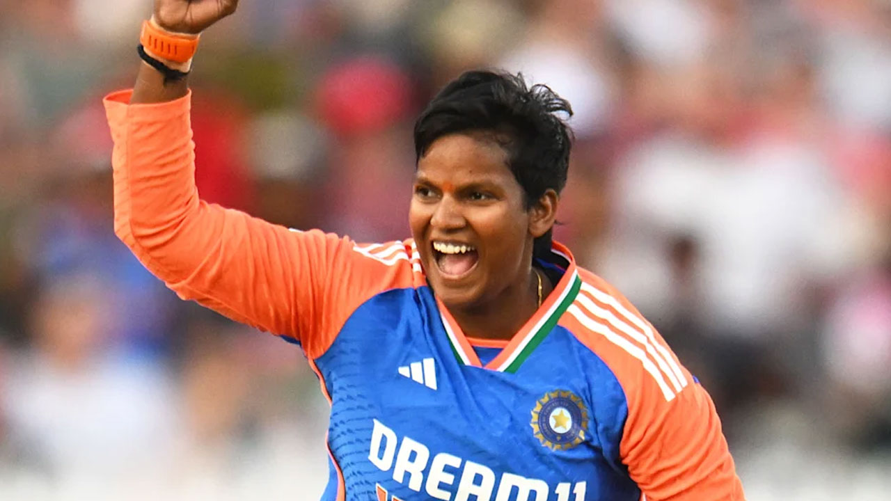Deepti Sharma: నెంబ‌ర్ వ‌న్ టీ20 బౌల‌ర్‌గా దీప్తి శ‌ర్మ