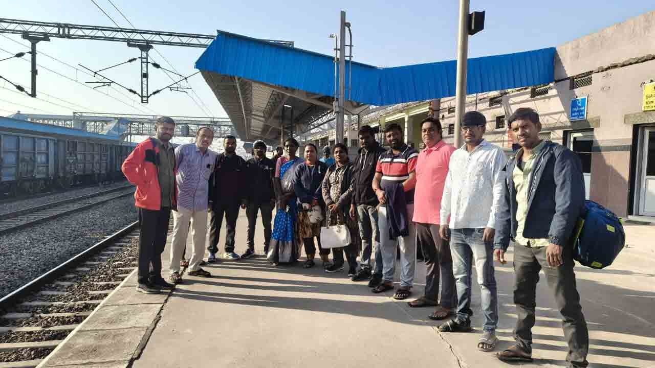 Sultanabad | చలో ఢిల్లీ కార్యక్రమానికి బయలుదేరిన బీసీ జేఏసీ నాయకులు