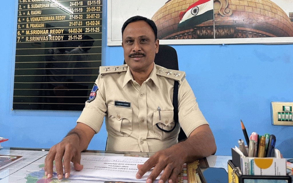 Kodada : అక్రమ రవాణాను అరికట్టేందుకు చర్యలు : డీఎస్పీ శ్రీ‌నివాస్‌రెడ్డి