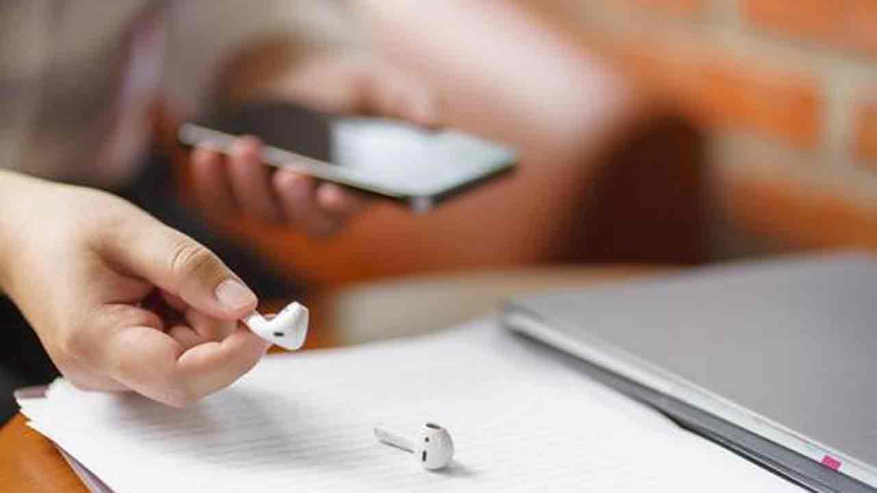 HCU | షర్ట్‌కు స్కానర్‌.. చెవిలో బ్లూటూత్.. ఏఐ సాయంతో హైటెక్ కాపీ.. ఇద్దరు యువకుల అరెస్టు