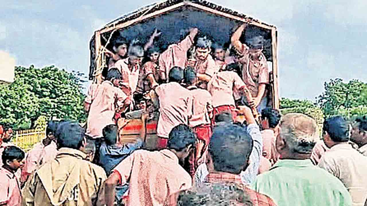 హాహాకారాల మధ్య సంబురాలా?