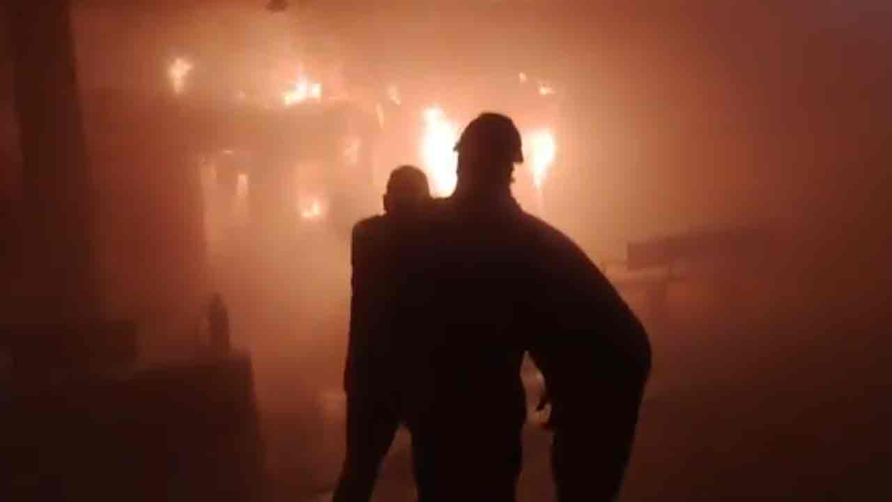 Ernakulam Express | టాటా – ఎర్నాకుళం ఎక్స్‌ప్రెస్‌లో అర్ధరాత్రి మంటలు.. ఒకరు సజీవ దహనం