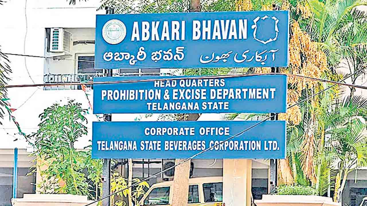 ఆ అధికారి దురాశ.. 8 మందికి నిరాశ!