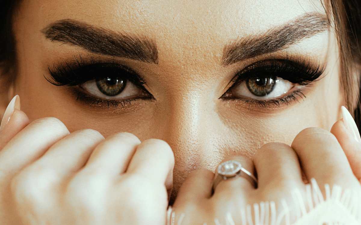 Eyebrows | మీ క‌నుబొమ్ములు ఒత్తుగా పెరిగి అందంగా క‌నిపించాలా..? అయితే ఈ చిట్కాల‌ను పాటించండి..!