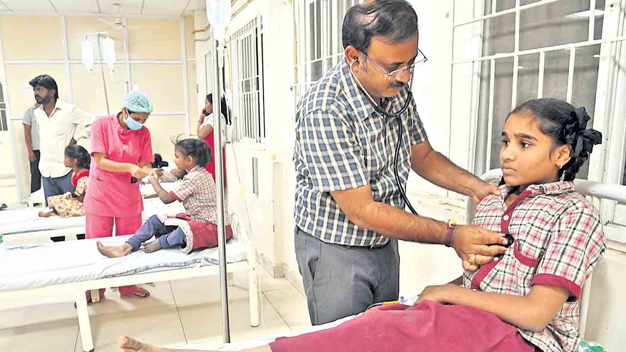 పట్నం బడికి ఫుడ్‌పాయిజన్‌!.. ఒకే రోజు నగరంలోని రెండు స్కూళ్లలో 66 మంది విద్యార్థులకు అస్వస్థత