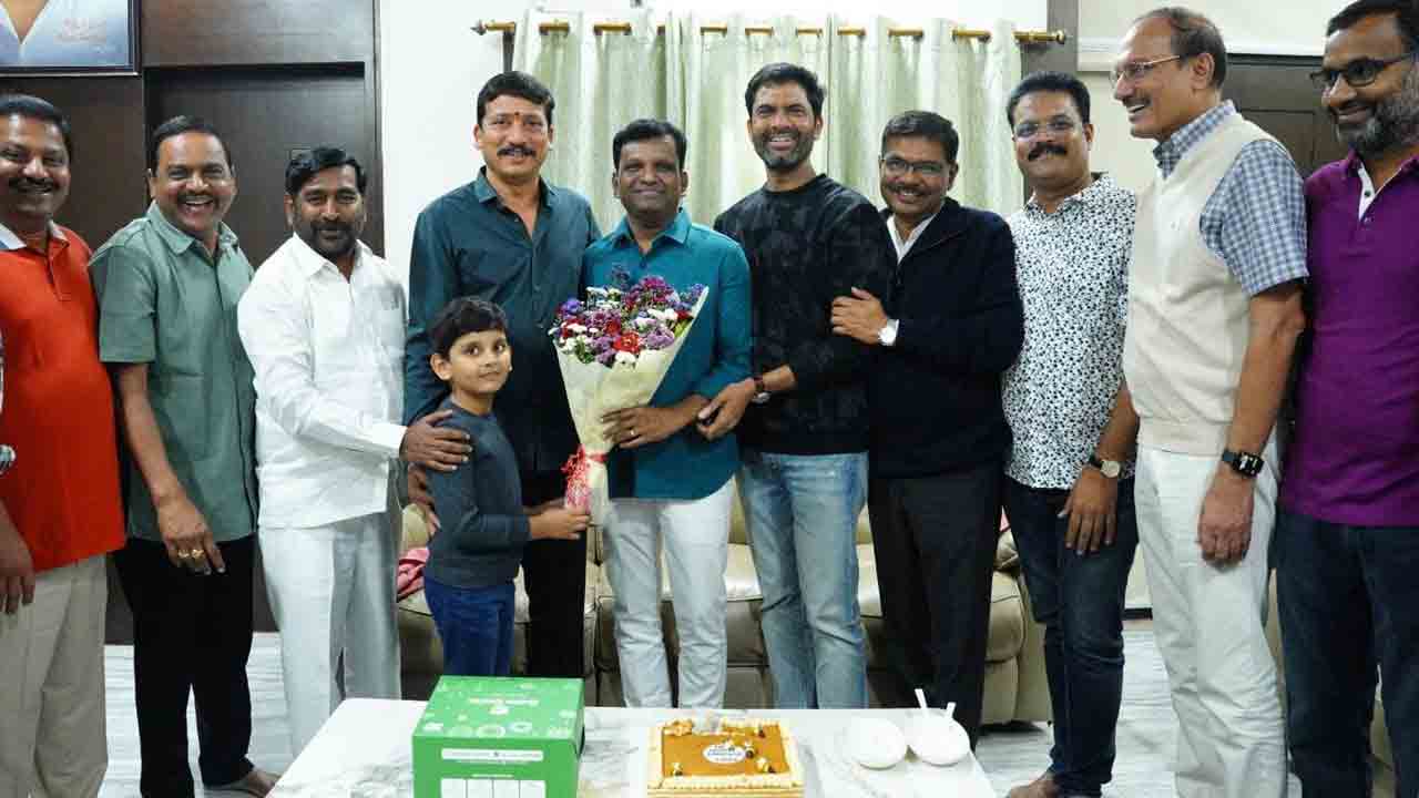 Gadari Kishore | మాజీ ఎమ్యెల్యే గాదరి కిశోర్ పుట్టినరోజు వేడుకలు.. పాల్గొన్న జగదీశ్ రెడ్డి..!