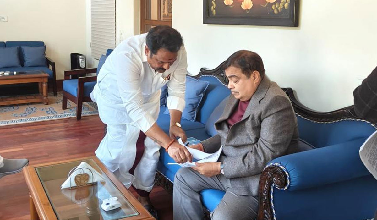 MLA Venkataramana Reddy | కామారెడ్డిలో రోడ్ల విస్తరణకు నిధులు కేటాయించాలని గడ్కరీకి ఎమ్మెల్యే వెంకటరమణారెడ్డి వినతి