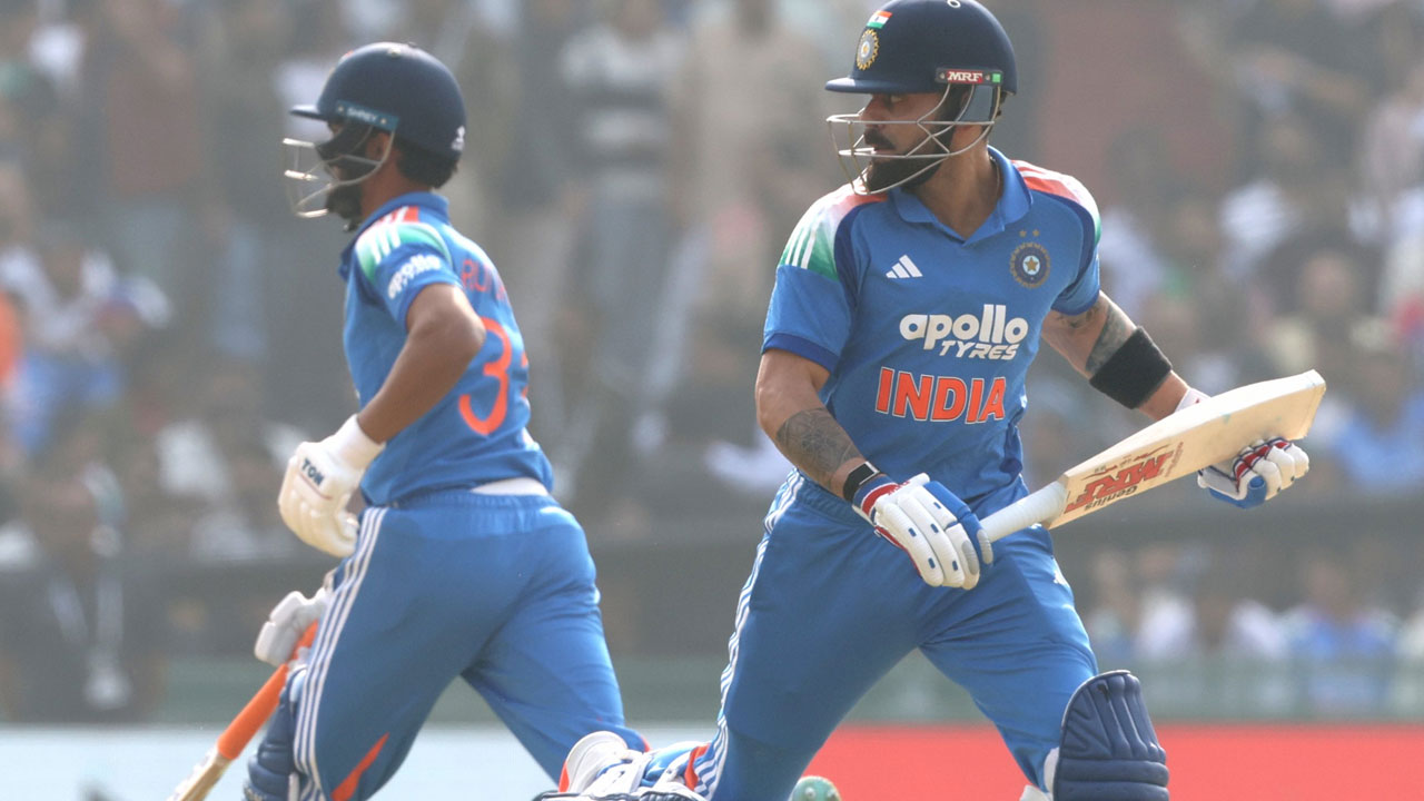 INDvSA: కోహ్లీ, గైక్వాడ్ హాఫ్ సెంచ‌రీలు..