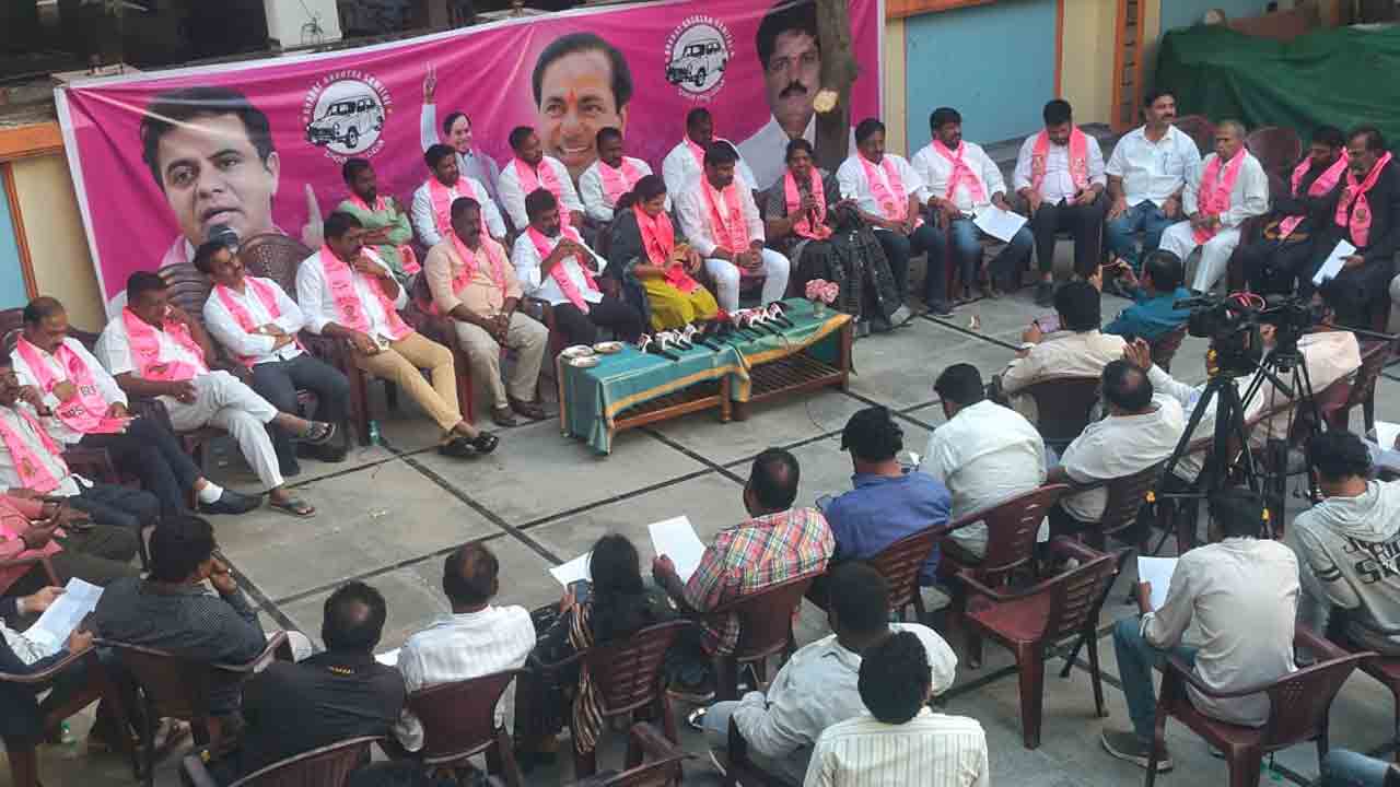 MLA Gandhi | ఎమ్మెల్యే గాంధీ ఏ పార్టీలో ఉన్నాడో నియోజకర్గ ప్రజలకు చెప్పాలి : నవతారెడ్డి