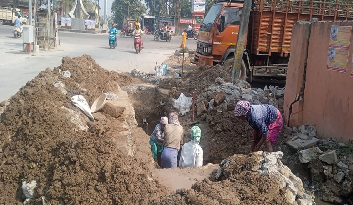 Godavarikhani | ప్రజాధనం.. కాంట్రాక్టర్లకు ప్రయోజనం