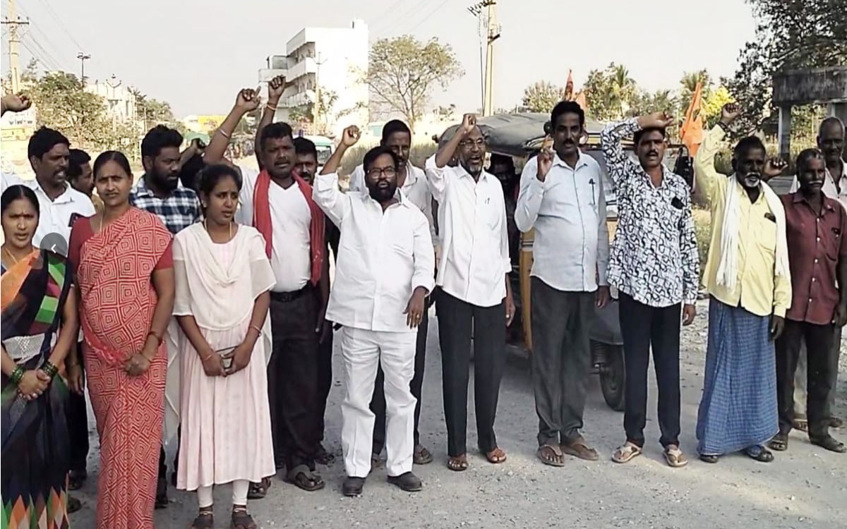 Thungathurthy : ‘తుంగతుర్తి- మద్దిరాల ప్రధాన ర‌హ‌దారి పనులు వెంటనే చేపట్టాలి’