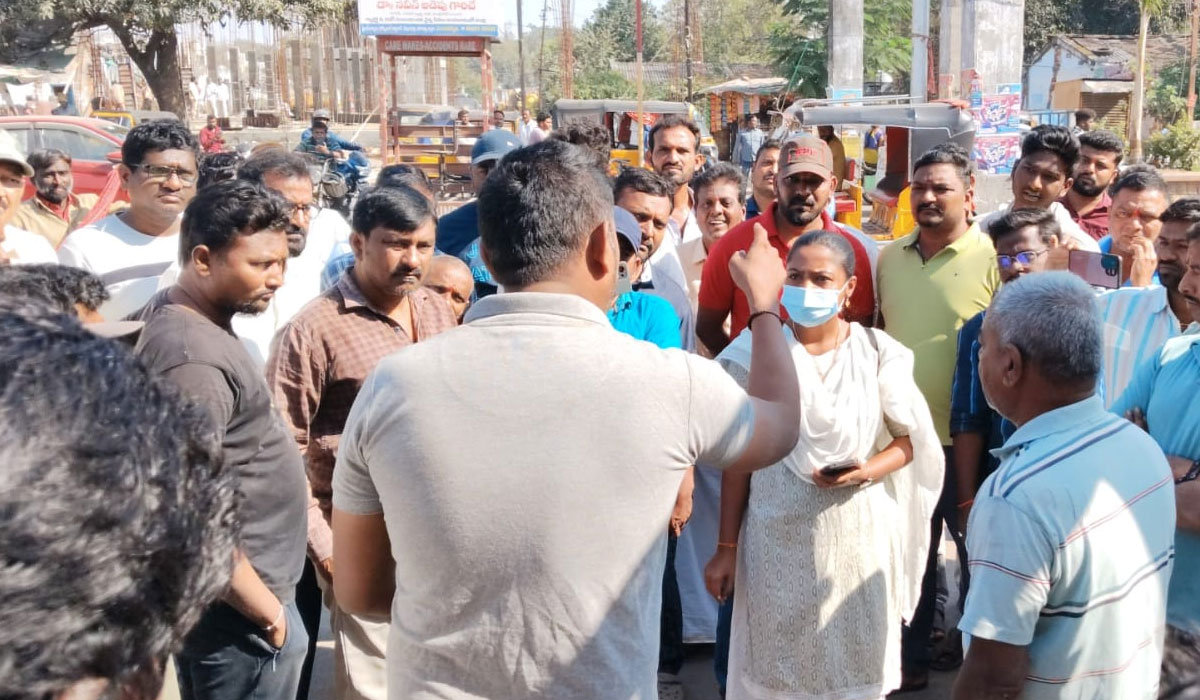 Godavarikhani | గోదావరిఖని లో రెండో రోజూ ఆపరేషన్ చౌరస్తా.. గుండెలు బాదుకున్న బాధితులు