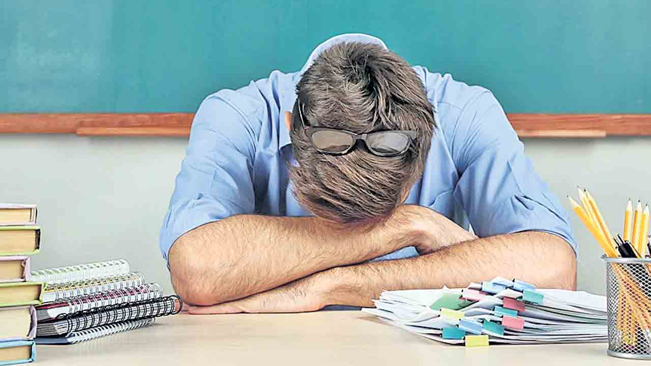 సంక్షోభంలో ఉపాధ్యాయ వృత్తి