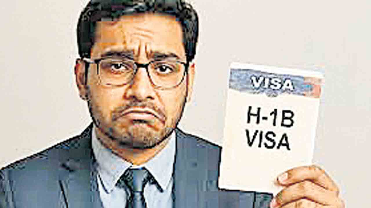 ముదిరిన అమెరికా వీసా సంక్షోభం.. హెచ్‌-1బీ వీసా ఇంటర్వ్యూలు 2026 అక్టోబర్‌కు వాయిదా