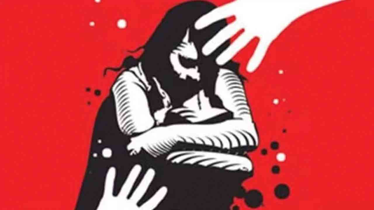 కాంగ్రెస్‌ నాయకుడికి దేహశుద్ధి.. కామారెడ్డి జిల్లా బాన్సువాడలో ఘటన