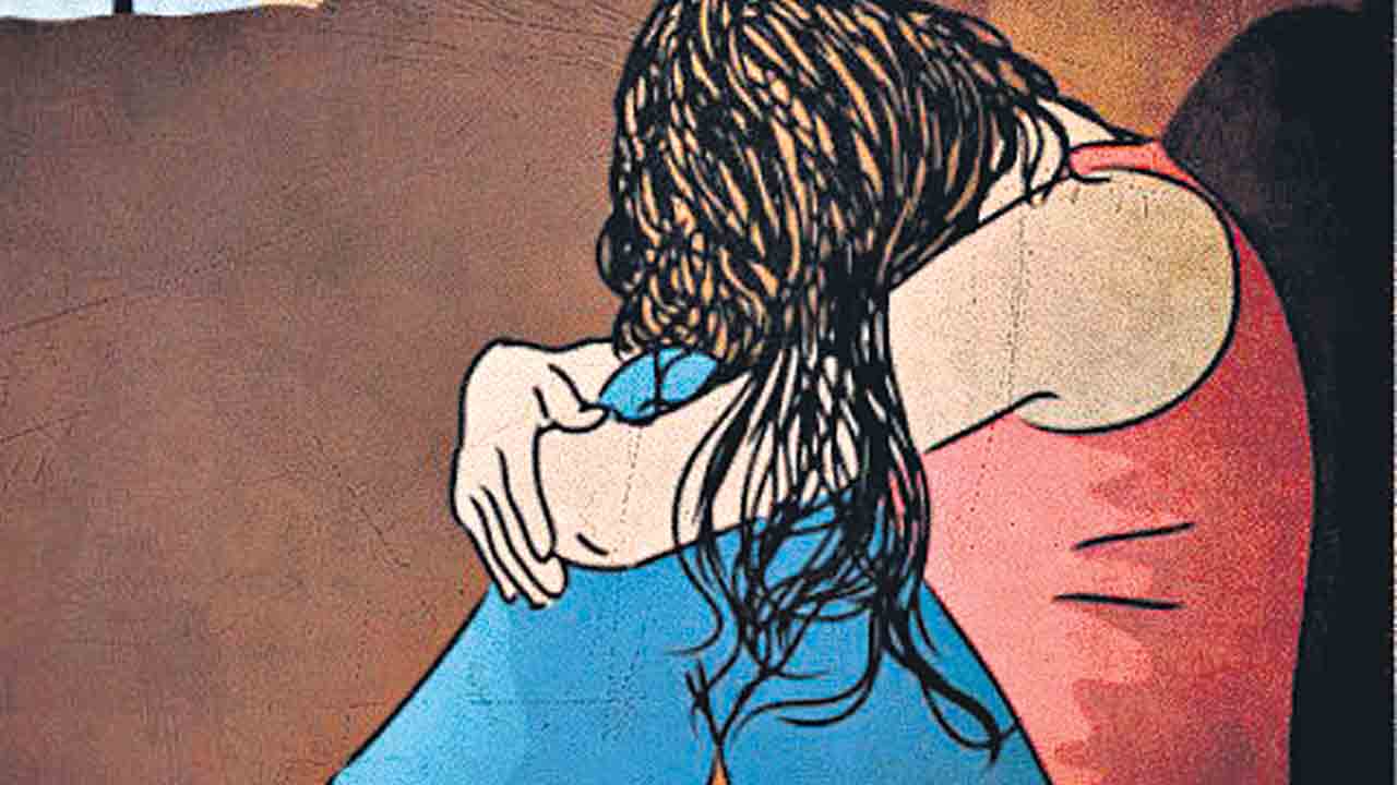 మింట్‌కాంపౌండ్‌లో కీచక ఉద్యోగి