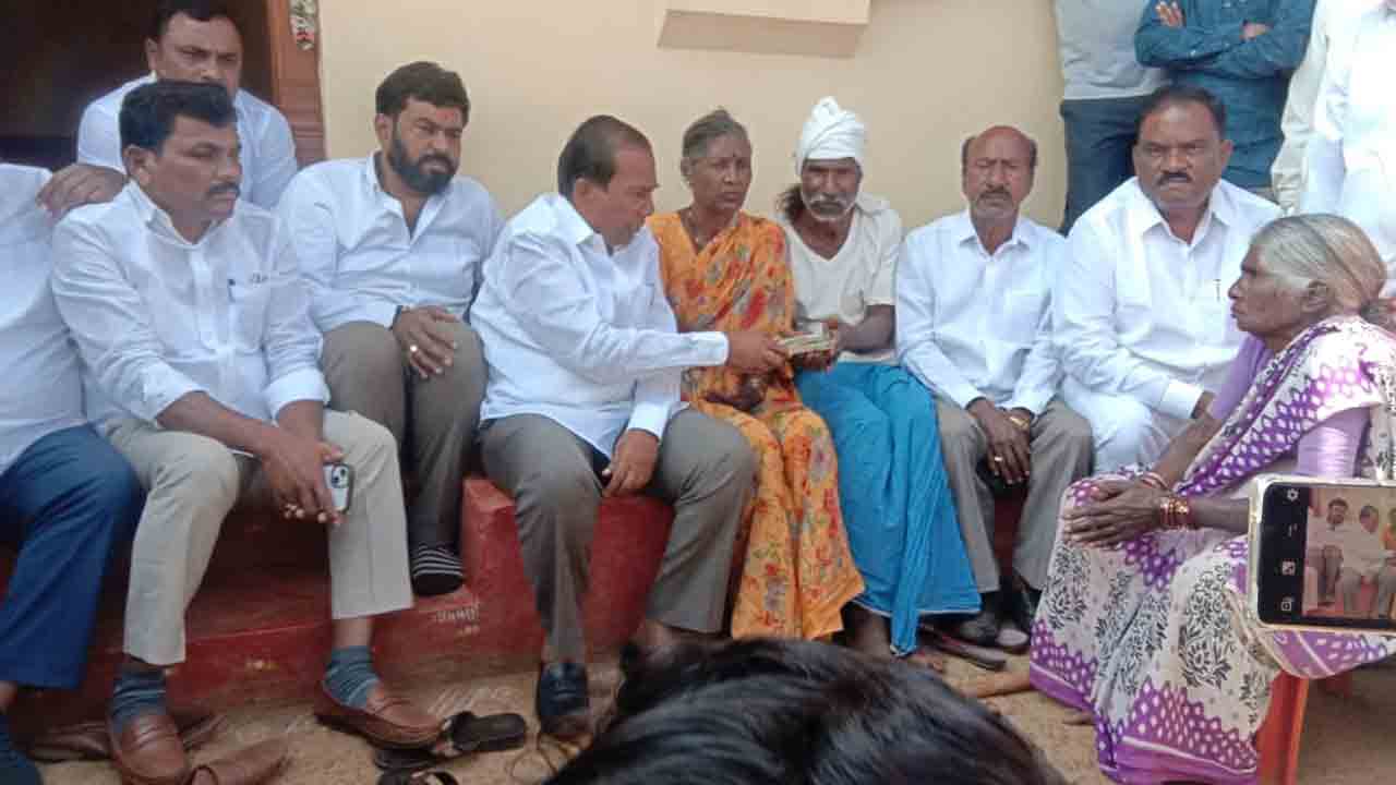 Harish rao | ఇచ్చిన మాట నిలబెట్టుకున్న హరీశ్‌ రావు.. బాధిత కుటుంబానికి రూ.లక్ష ఆర్థిక సాయం అందజేత