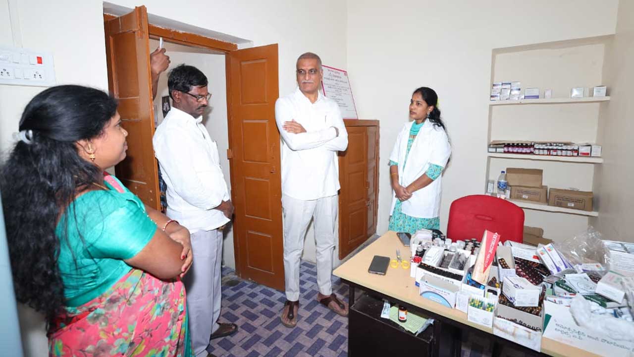 Harish Rao | డాక్టర్లు లేకుండా ప్రజలకు వైద్యం ఎలా అందిస్తారు.. నిలదీసిన హరీశ్‌రావు