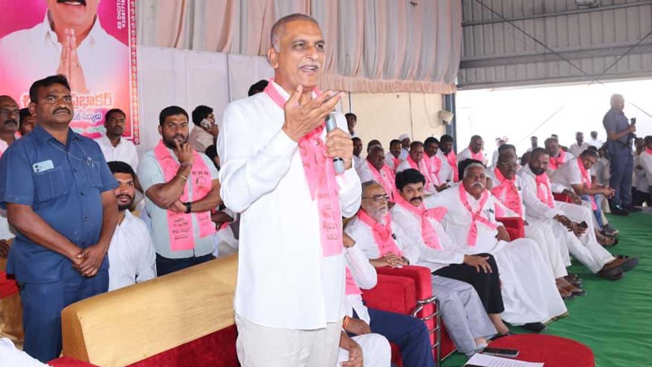 Harish Rao | రేవంత్‌ రెడ్డి, ఆయన మనవడి సోకు తీర్చుకోవడానికి 100 కోట్లు పెట్టి ఫుట్‌బాల్‌ ఆడారు.. హరీశ్‌రావు ఫైర్‌