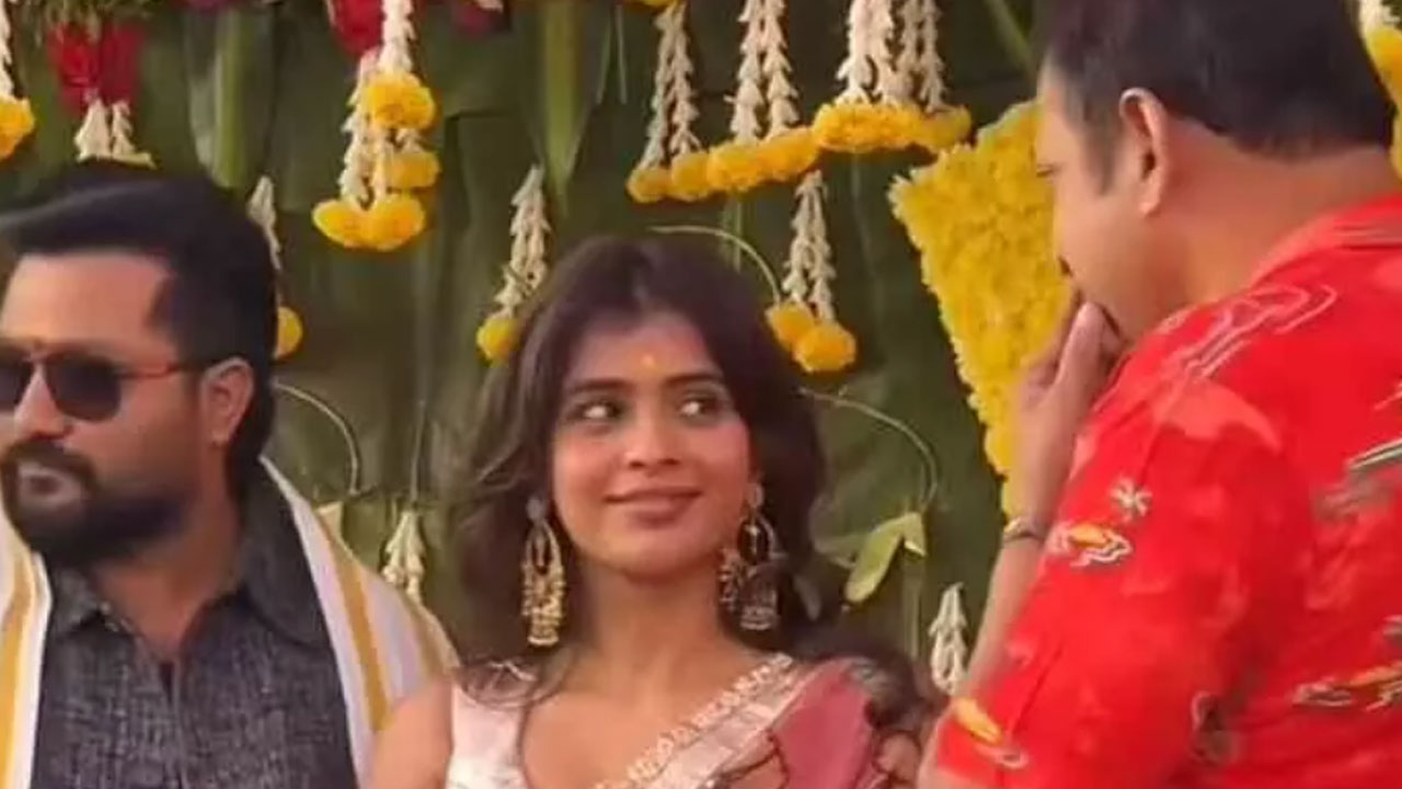 Hebah Patel | నిర్మాతని క‌ళ్ల‌తో క‌వ్విస్తున్న హెబ్బా ప‌టేల్‌.. వైర‌ల్ అవుతున్న వీడియో
