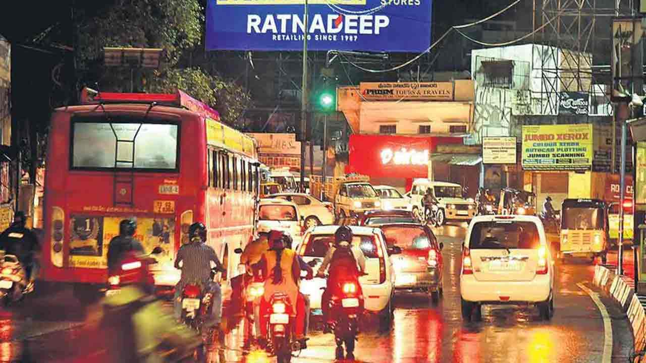 Hyderabad | న్యూఇయర్ సందర్భంగా హైదరాబాద్‌లో ట్రాఫిక్ ఆంక్షలు.. రాత్రి 11 నుంచి ఫ్లైఓవర్లు బంద్