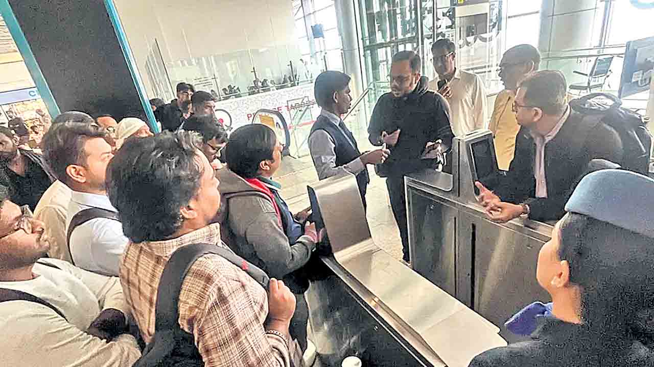 గగనయానం గందరగోళం