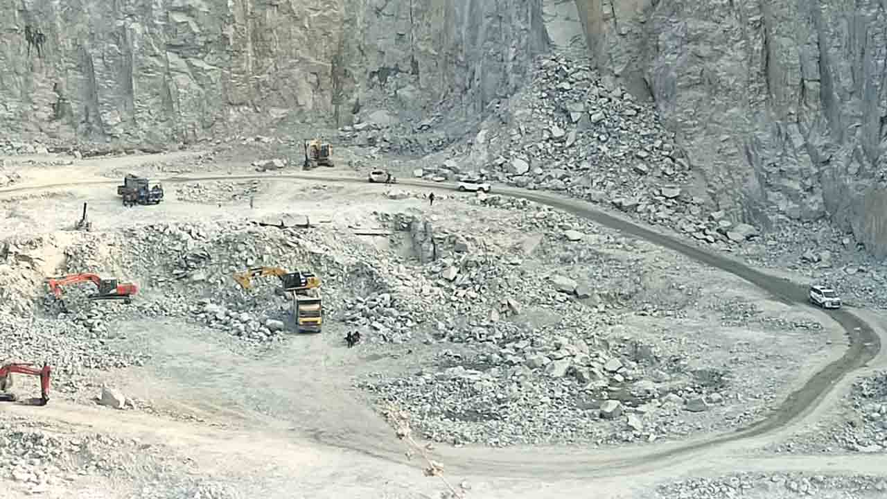 కరుగుతున్న గుట్టలు