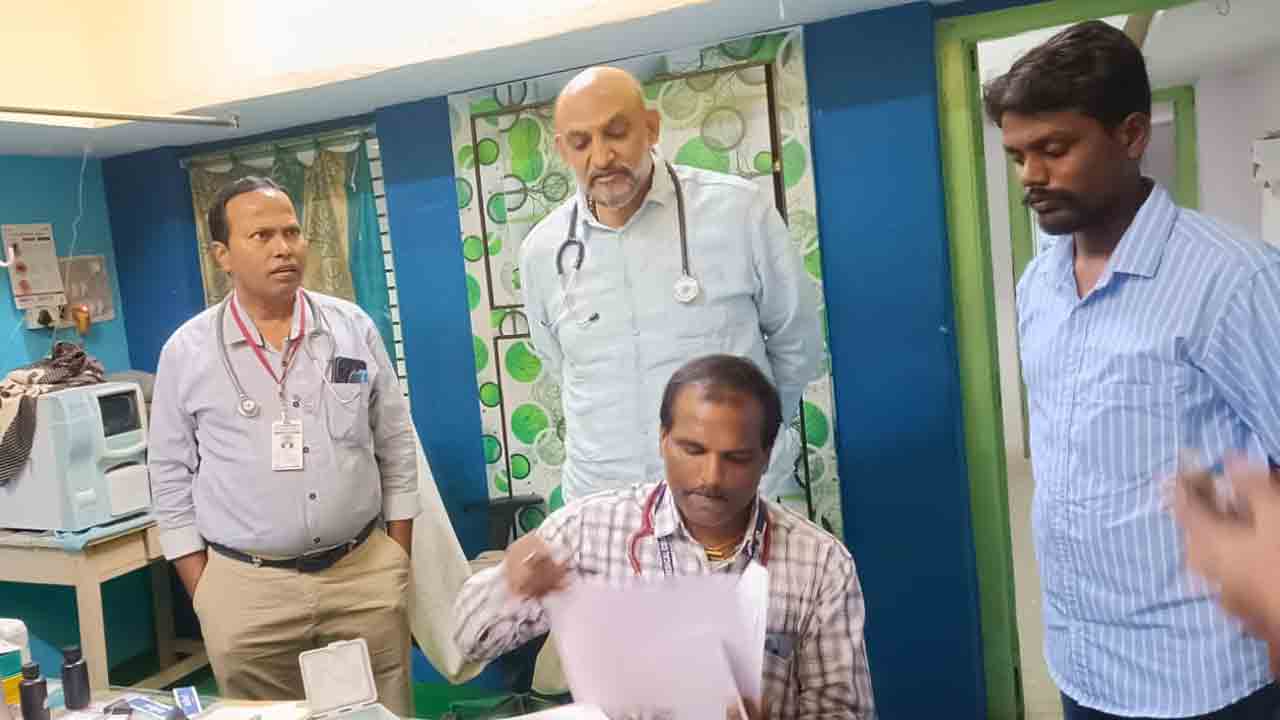 Veenavanka | అర్హతలు లేకున్నా వైద్యుడిగా చలామణి.. ప్రజలు అప్రమత్తంగా ఉండాలి