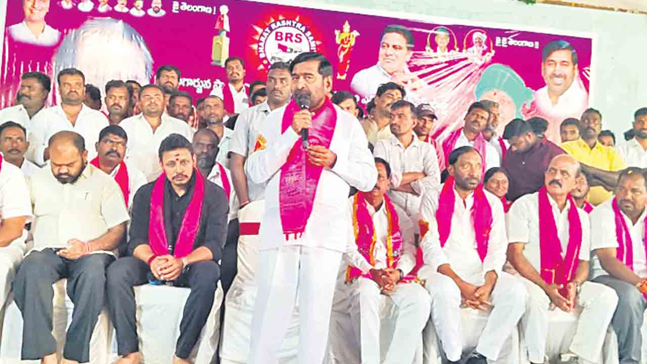 వంద స్పీడ్‌తో.. దూసుకెళ్తున్న కారు!