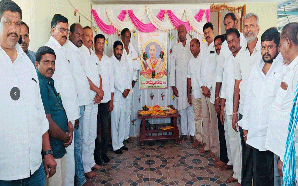 Shaligouraram : మహేందర్ రెడ్డికి మాజీ మంత్రి జగదీశ్ రెడ్డి పరామర్శ