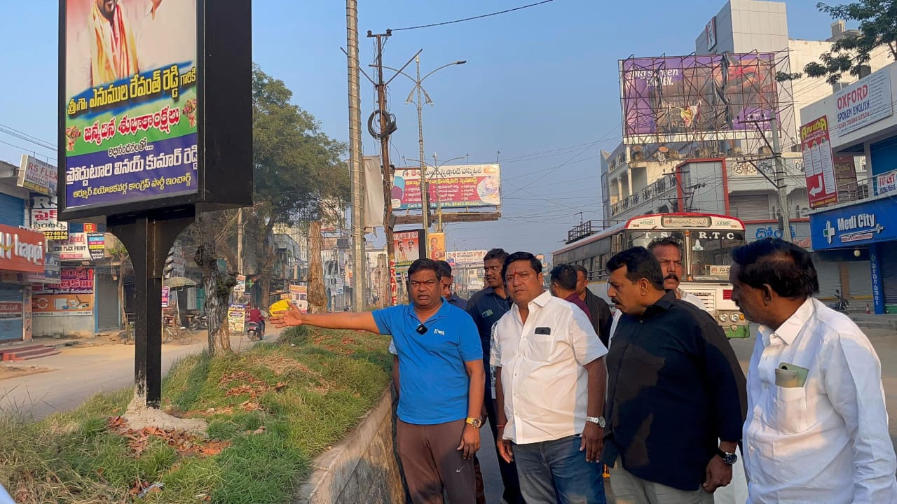 Former MLA Jeevan Reddy | కాంగ్రెస్ ఇంచార్జి పీవీఆర్ అవినీతి మేత, పచ్చని చెట్ల నరికివేత.. ‘నమస్తే ఆర్మూర్’లో మాజీ ఎమ్మెల్యే జీవన్ రెడ్డి