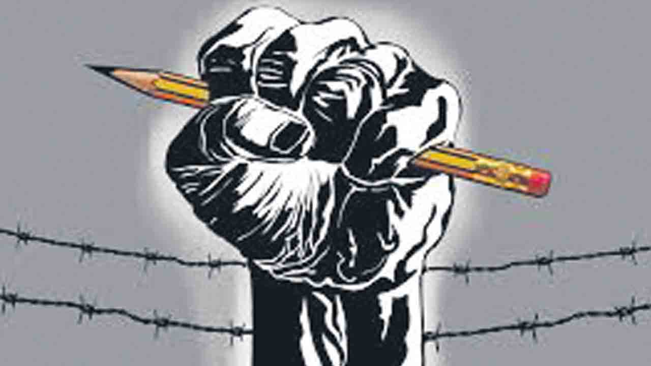 జర్నలిస్టులను విభజించడం కాంగ్రెస్‌ కుట్ర