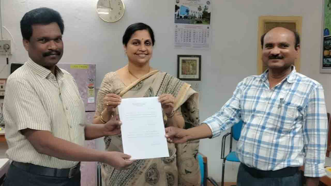 KU | కేయూ జంతుశాస్త్ర విభాగపాఠ్యప్రణాళిక అధ్యక్షురాలిగా షమితా