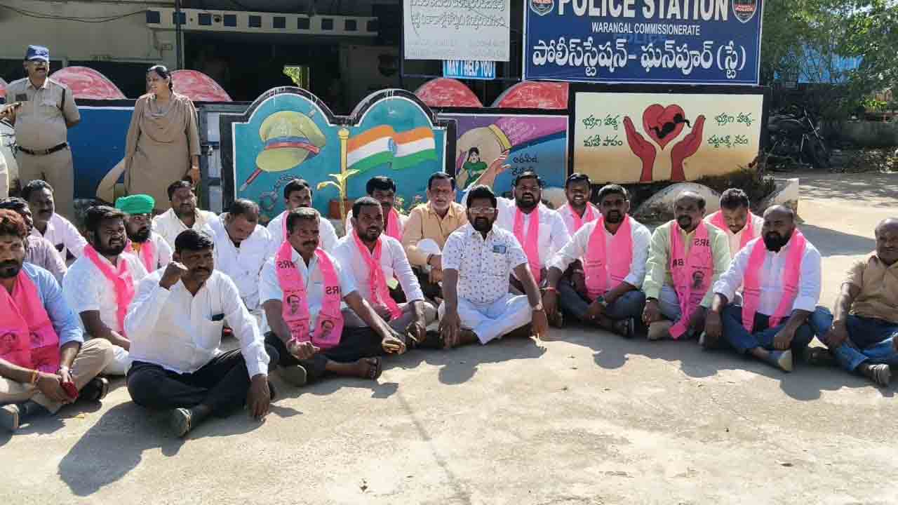 Kadiyam srihari | కడియం శ్రీహరికి ఫ్లెక్సీ కట్టిన బీఆర్ఎస్ శ్రేణులు.. తొలగించిన మున్సిపల్ అధికారులు