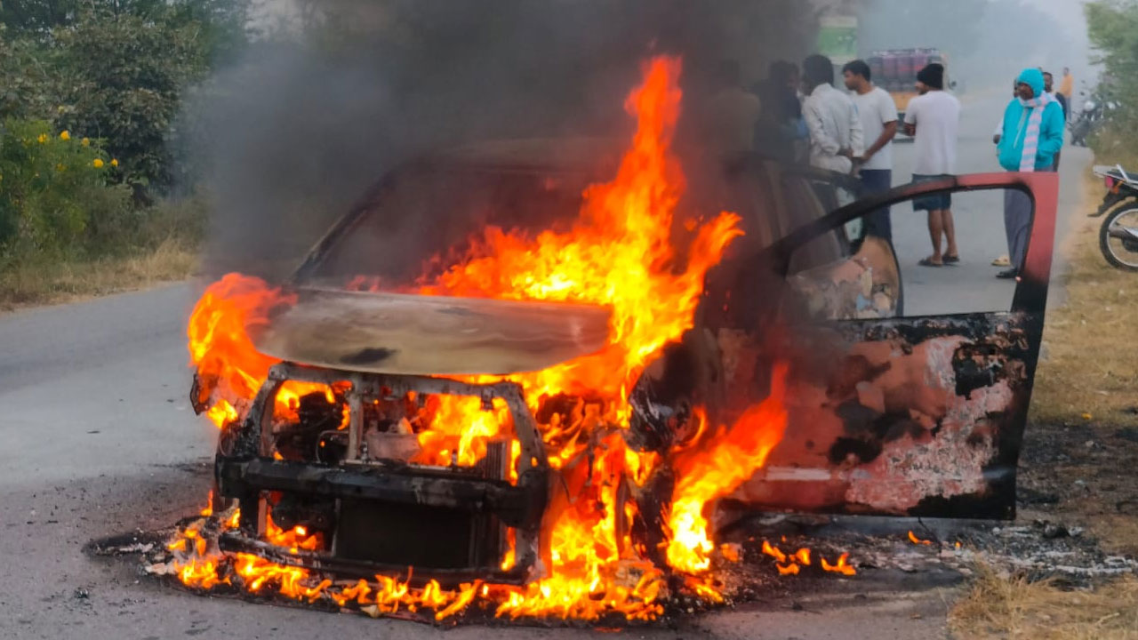 Fire Accident: క‌డ్తాల్‌లో ప్ర‌మాదం.. మంట‌ల్లో పూర్తిగా ద‌గ్ధ‌మైన కారు