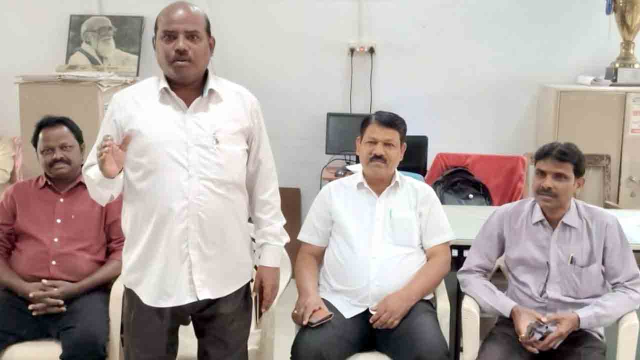 Hanumakonda | యూనివర్సిటీ కాంట్రాక్ట్‌ అధ్యాపకులను రెగ్యులరైజ్‌ చేయాలి : శ్రీధర్‌కుమార్‌