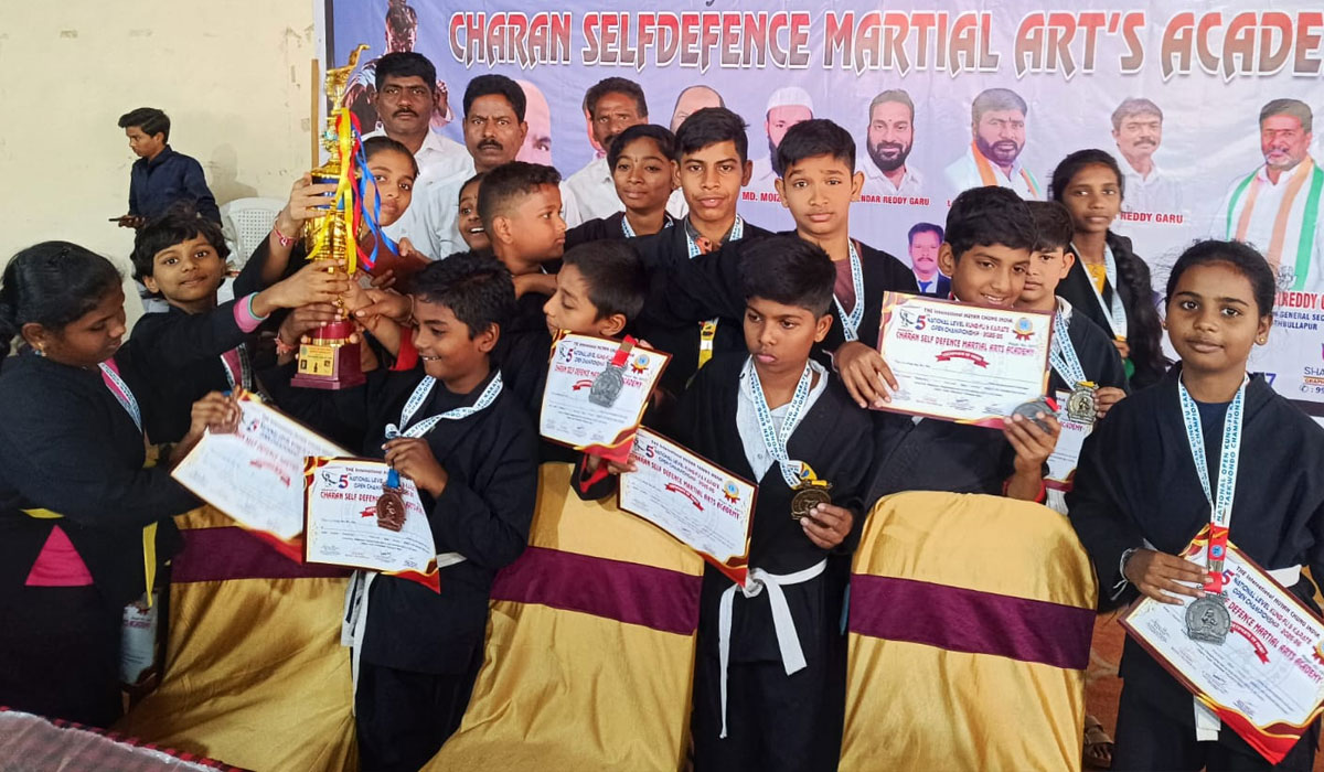 National level karate tournament | జాతీయ స్థాయి కరాటే పోటల్లో చిన్నారుల పంచ్‌లకు కు పతకాలు