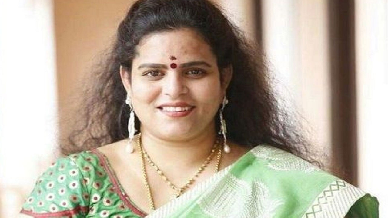 Karate Kalyani | హీరోయిన్ల దుస్తులపై శివాజీ వ్యాఖ్యలు.. కరాటే కల్యాణి ఊహించ‌ని స్పంద‌న‌