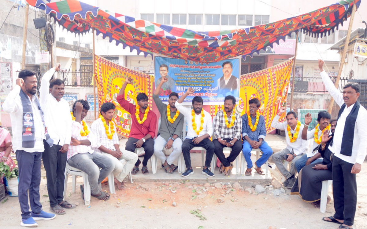 Kodada : ‘చిలుకూరు ఎస్ఐని సస్పెండ్ చేసేదాకా ఉద్యమం ఆగదు’