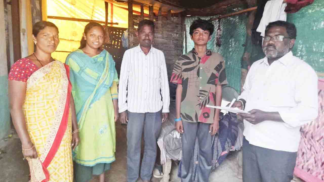 Kasipeta | కాసిపేటలో బడి బయట పిల్లల గుర్తింపుపై సర్వే