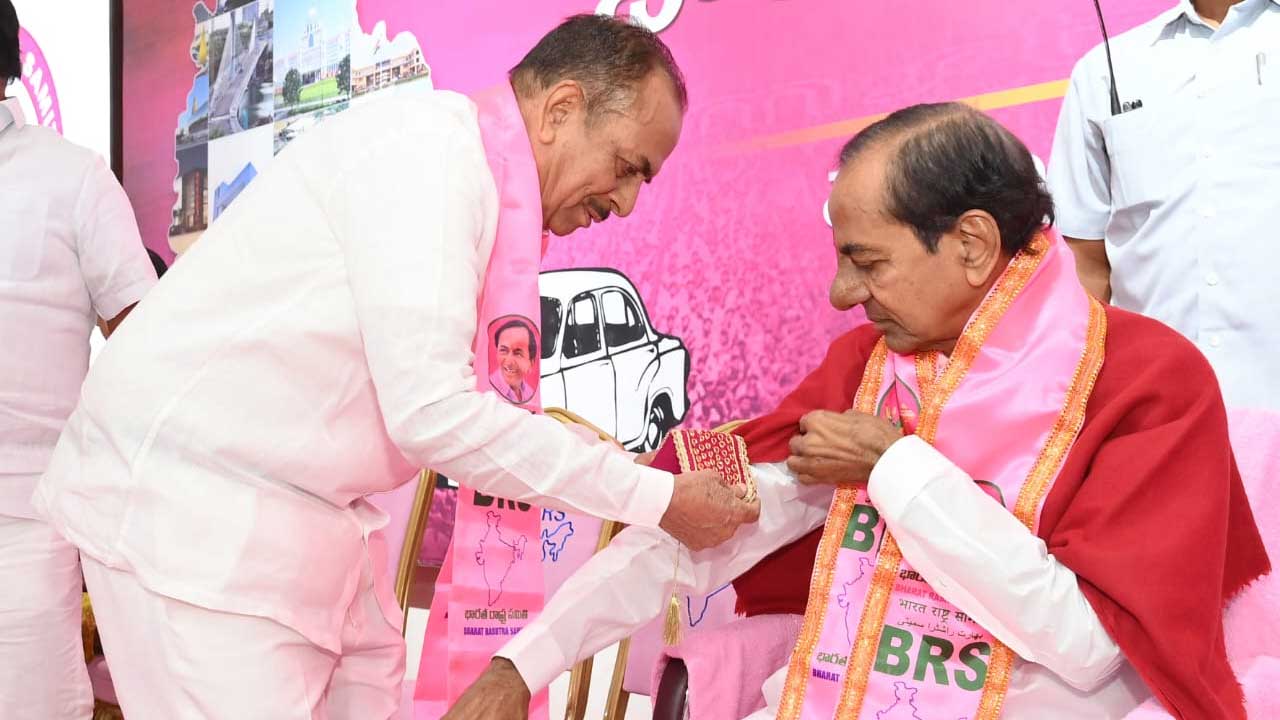 KCR | తెలంగాణ భవన్‌లో కేసీఆర్‌ మీటింగ్‌.. ఫొటోలు