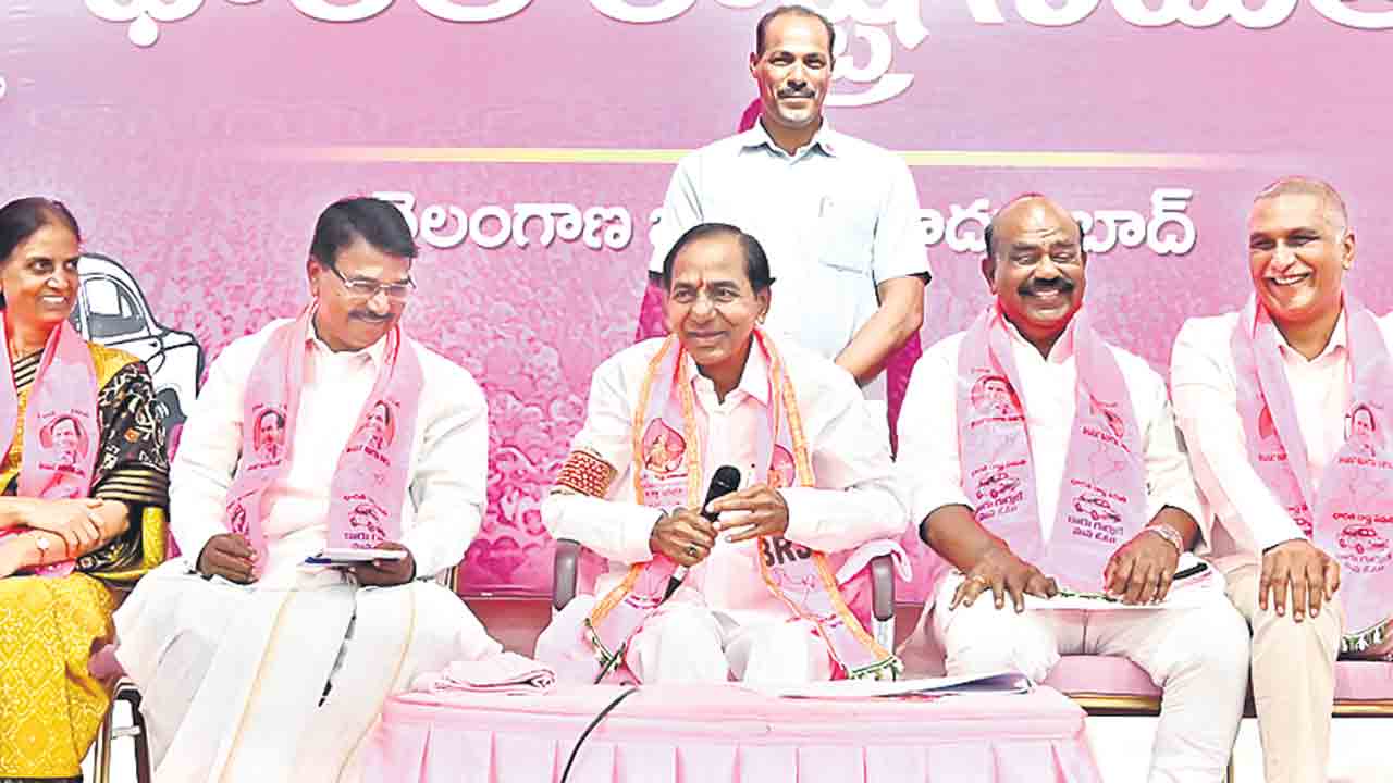 పాలమూరుకు ద్రోహం చేసింది కాంగ్రెస్‌, టీడీపీలే.. మీడియాతో బీఆర్‌ఎస్‌ అధినేత కేసీఆర్‌